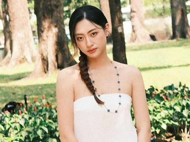 Lương Thùy Linh diện set đồ hơn 860 triệu đồng dạo phố