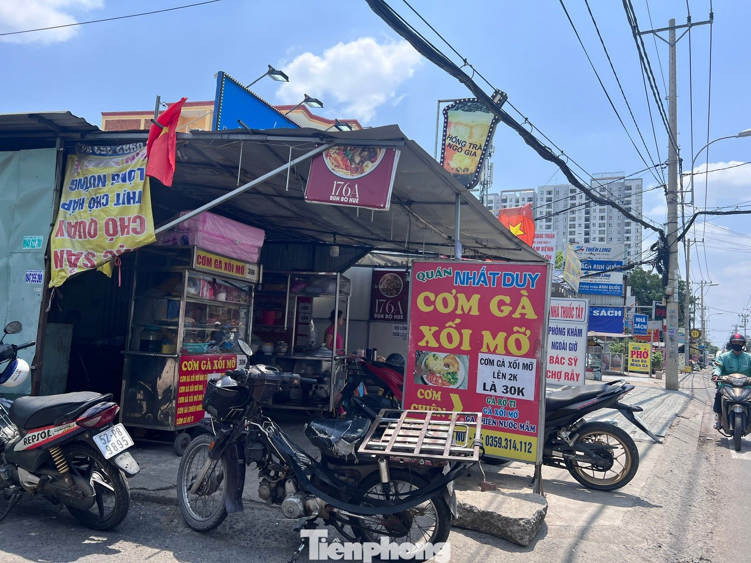 Nhiều hàng quán treo bảng xin phép tăng giá