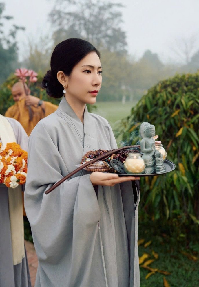 Cô cùng gia đình có chuyến hành hương về Ấn Độ.&nbsp;