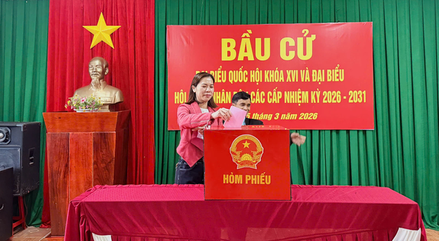 Người dân Quảng Trị tham gia bỏ phiếu.