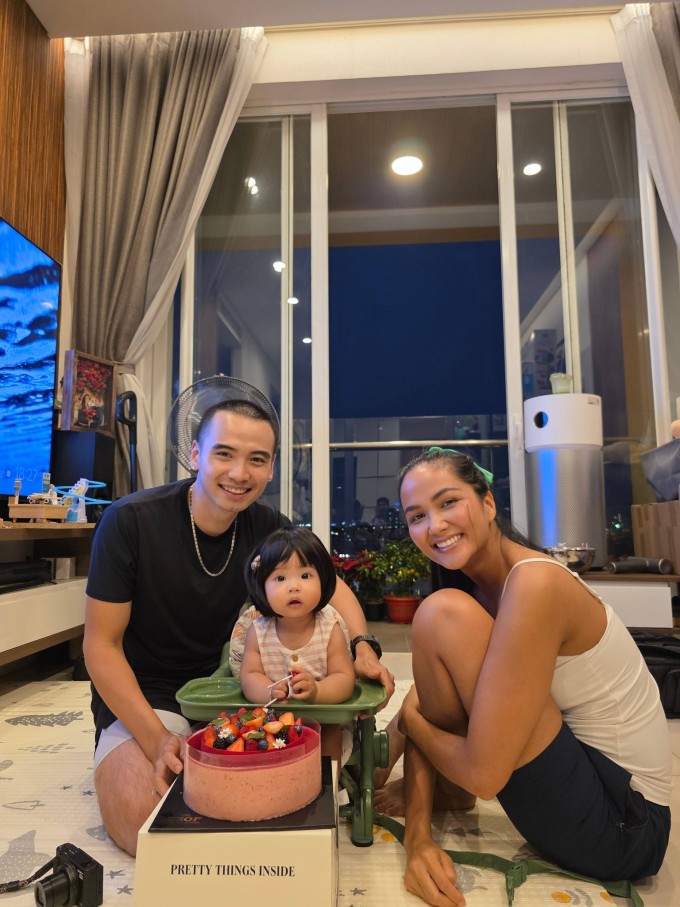 Ảnh sao 19/3: Lê Phương đăng ảnh tình tứ với Quốc Huy - 3