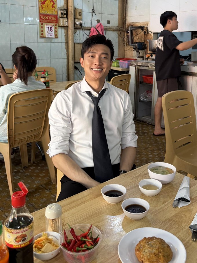 Ảnh sao 19/3: Lê Phương đăng ảnh tình tứ với Quốc Huy - 9