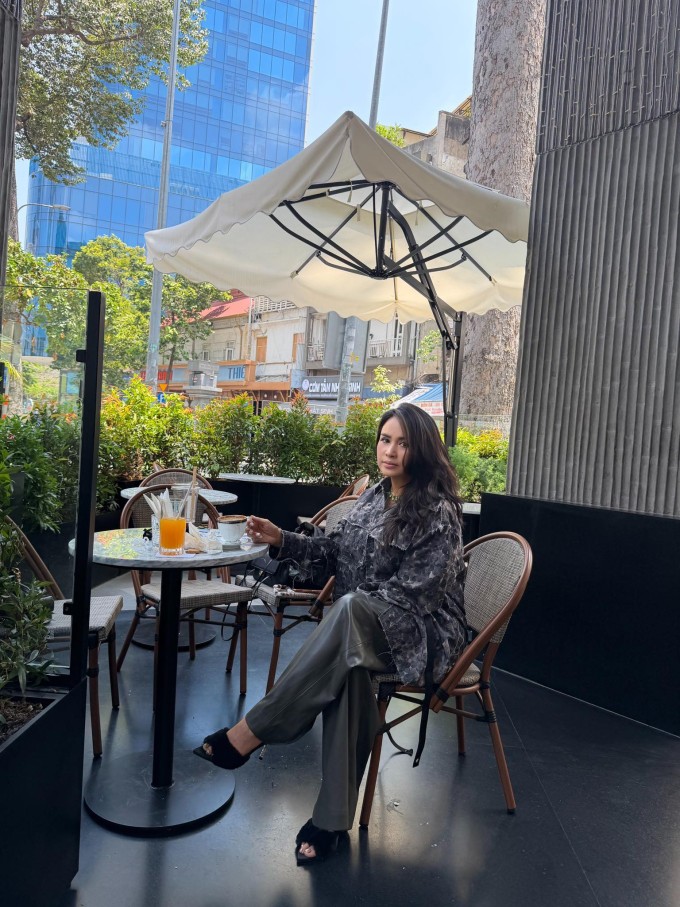 Ảnh sao 19/3: Lê Phương đăng ảnh tình tứ với Quốc Huy - 4