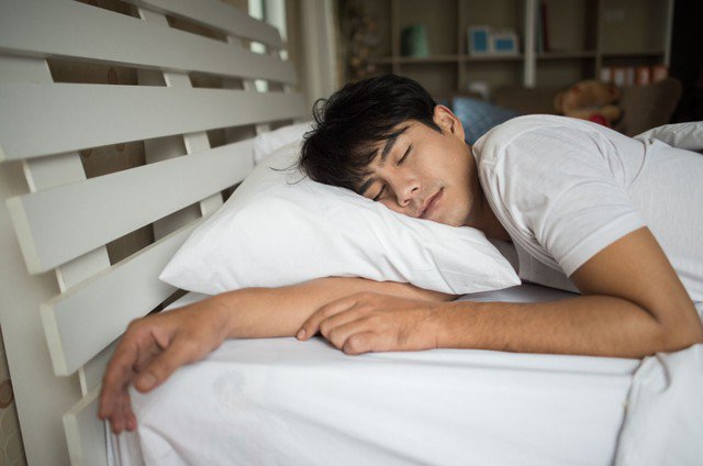 Giấc ngủ chiếm hơn 1/3 cuộc đời mỗi người và có mối liên hệ mật thiết với mục tiêu sống thọ. Ảnh minh họa