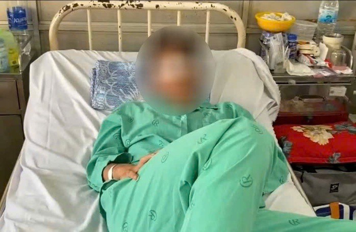 Nam sinh hiện đang được theo dõi và điều trị tại bệnh viện sau vụ việc.