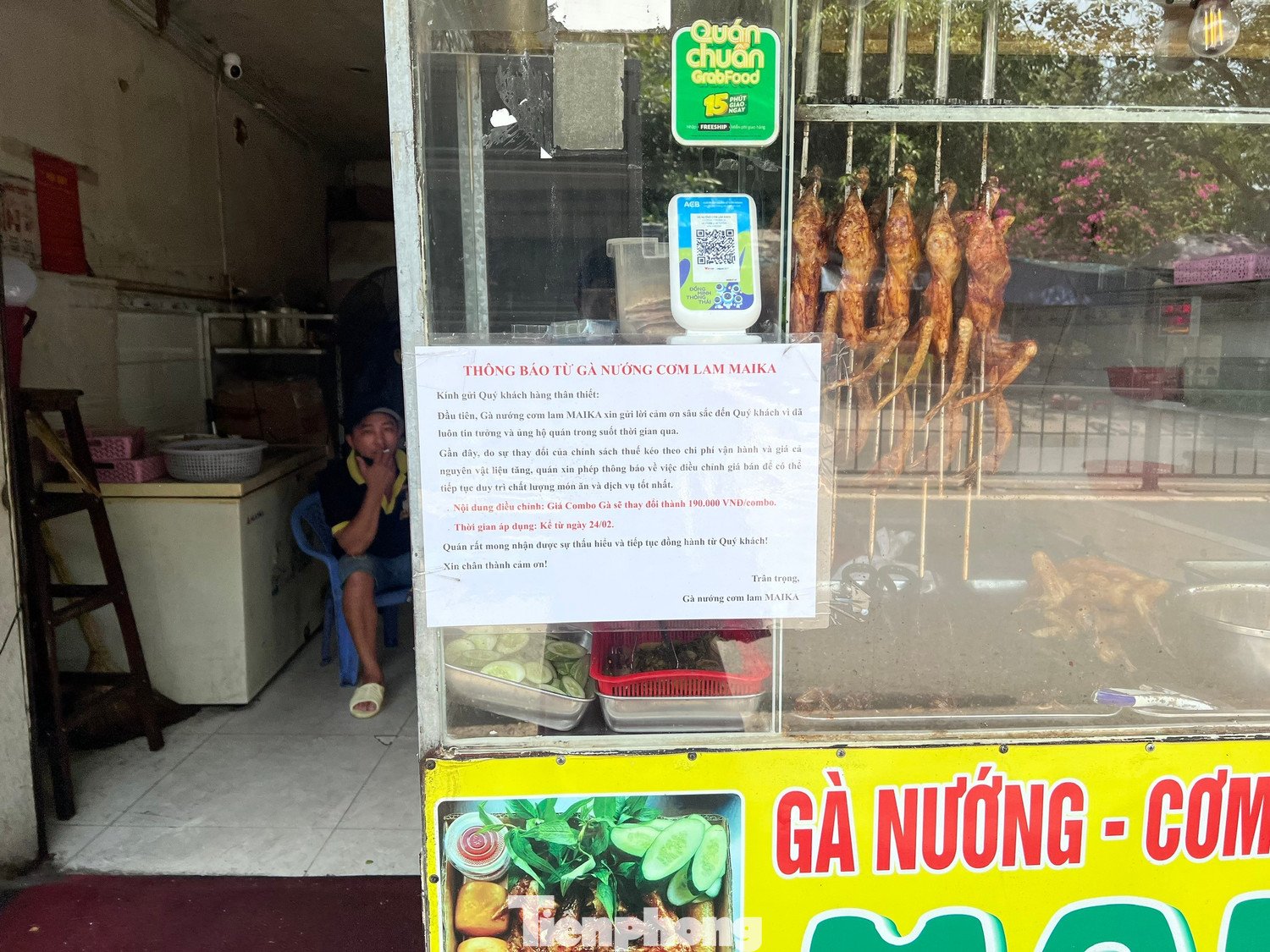 Nhiều hàng quán treo bảng xin phép tăng giá