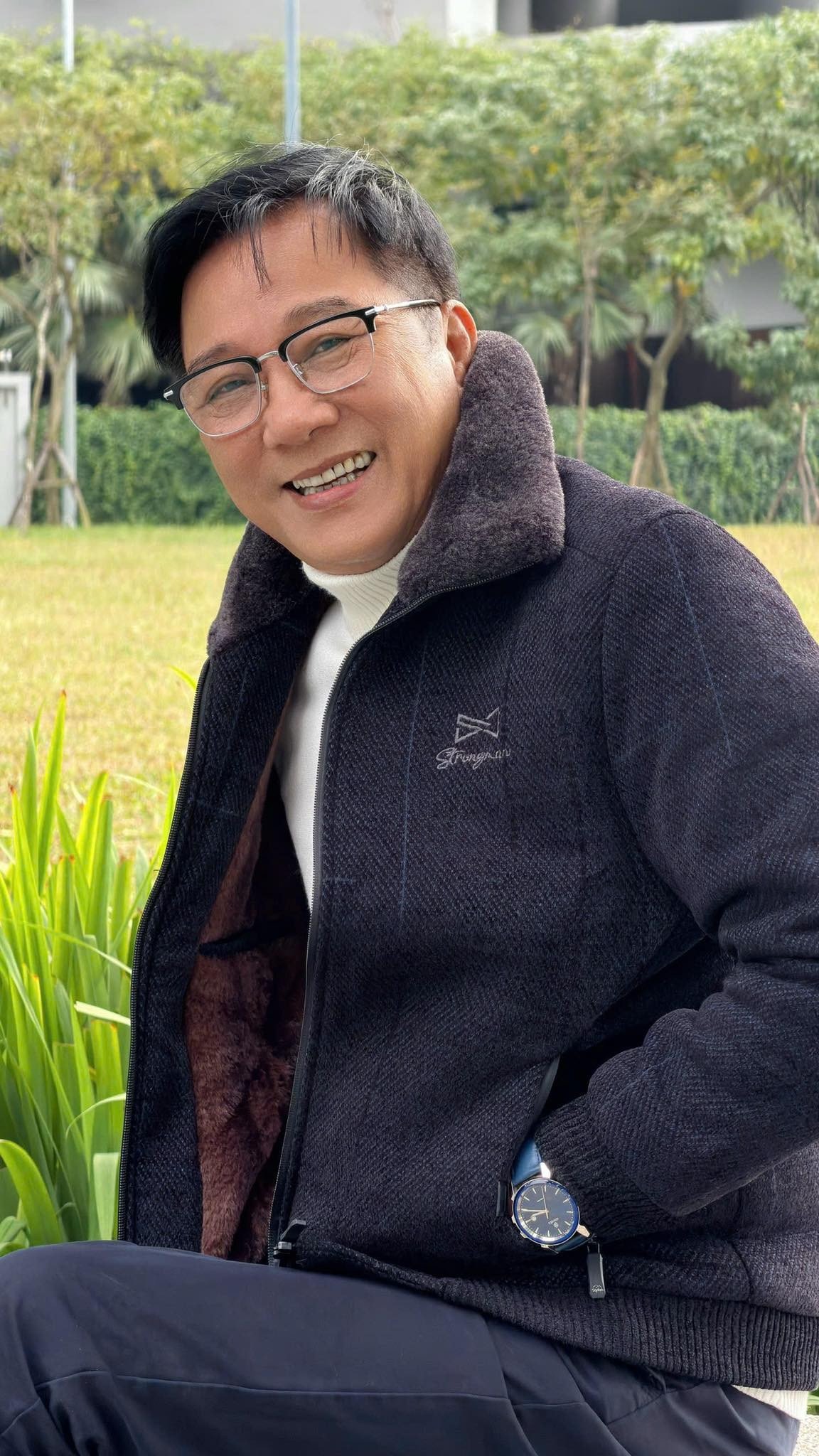 NSND Trọng Trinh tích cực quay video quảng bá sản phẩm thời trang nam.