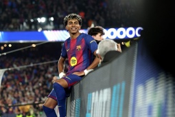 Barcelona thắng hủy diệt: Yamal phá kỷ lục của Mbappe, Lewandowski vượt Messi