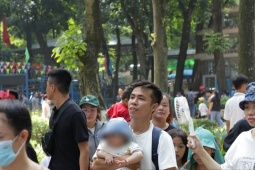 Nhiều công ty hoán đổi ngày làm việc, kéo dài kỳ nghỉ lễ Giỗ Tổ Hùng Vương và 30/4, 1/5