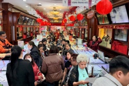 Giá vàng lao dốc, nên mua hay bán?