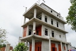 Người đàn ông mù bán tăm bông dạo, xây nhà tiền tỷ ở Nghệ An gây xôn xao