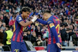 Barcelona vùi dập Newcastle: "Tam tấu" Yamal - Raphinha - Lewandowski bùng nổ