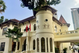 'Đột nhập' biệt thự cổ 100 tuổi - trụ sở mới cực chill của NVH Thanh niên