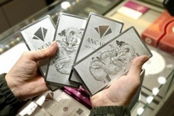 Giá bạc hôm nay 19-3: Thủng mốc 3 triệu đồng/lượng