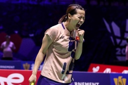 Người đẹp cầu lông Thùy Linh vào tứ kết giải quốc tế, so tài cựu số 1 thế giới