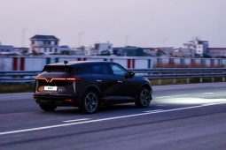 Giá xe VinFast VF 7 lăn bánh kèm ưu đãi tháng 3/2026