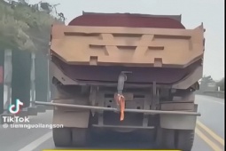 Lái xe tải đi chậm trên cao tốc Nội Bài – Lào Cai bị phạt 23 triệu đồng