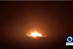 Video Iran phóng hàng loạt tên lửa vào các cơ sở dầu mỏ có liên hệ với Mỹ