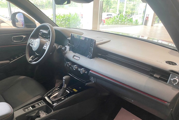 Phần khoang lái của&nbsp;HR-V e:HEV RS.