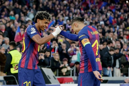 Barcelona đại thắng vào tứ kết Cúp C1: Đẳng cấp Yamal - Raphinha, nỗi lo hàng thủ