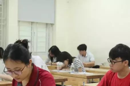 Bỏ phân tuyến, nới hộ khẩu: Thi lớp 10 Hà Nội có bớt căng?