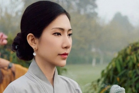 Hoa hậu Hoàng Y Nhung sống chậm, tu tập sau biến cố mất 15 tỷ đồng