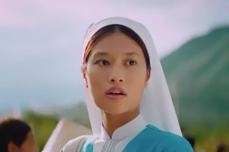 Hiếm thấy nàng hậu Việt nào chịu chơi cỡ này: Để mặt mộc hoàn toàn trên phim