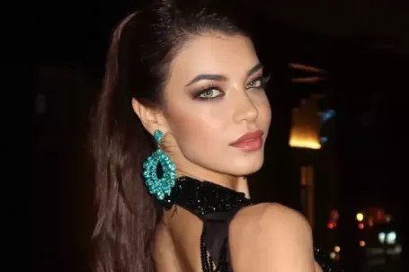 Á hậu Hòa bình tố ông Nawat