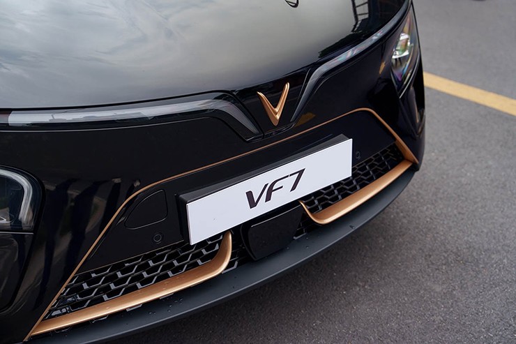 Giá xe VinFast VF 7 lăn bánh kèm ưu đãi tháng 3/2026 - 4