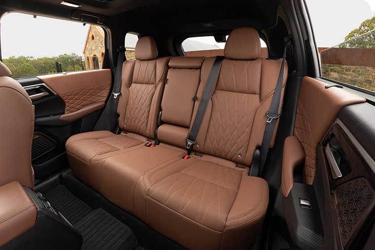 Mitsubishi Outlander PHEV 2026 cập bến đại lý, nâng cấp mạnh tay, giá tăng nhẹ - 6