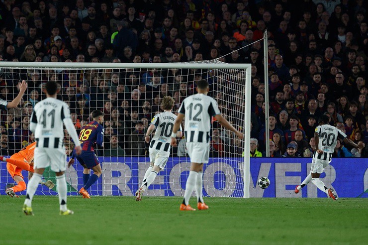 Trực tiếp bóng đá Barcelona - Newcastle: "Chích chòe" vỡ trận (Cúp C1) (Hết giờ) - 4
