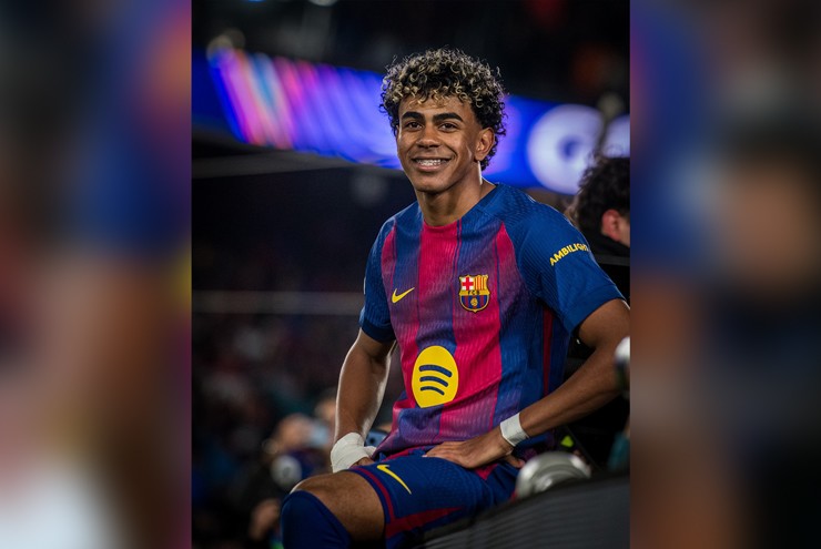 Lamine Yamal ăn mừng sau bàn thắng nâng tỷ số lên 3 - 2.