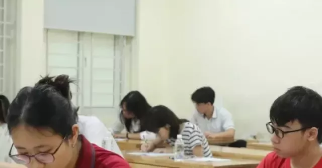 Bỏ phân tuyến, nới hộ khẩu: Thi lớp 10 Hà Nội có bớt căng?