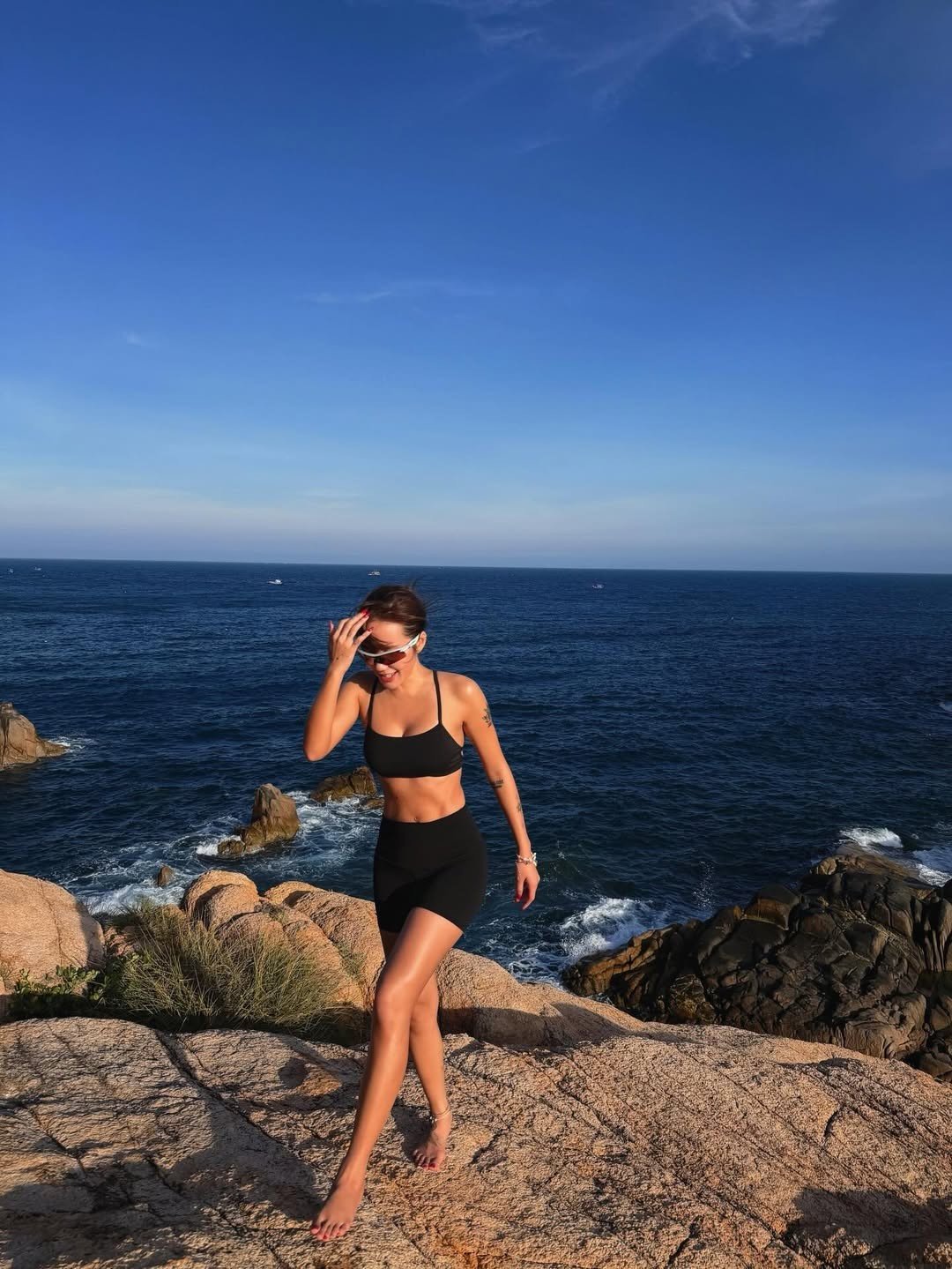 Đường đua đồ bơi đón Hè 2026: Phương Ly dẫn đầu ấn tượng, Tóc Tiên khoe eo thon - 4