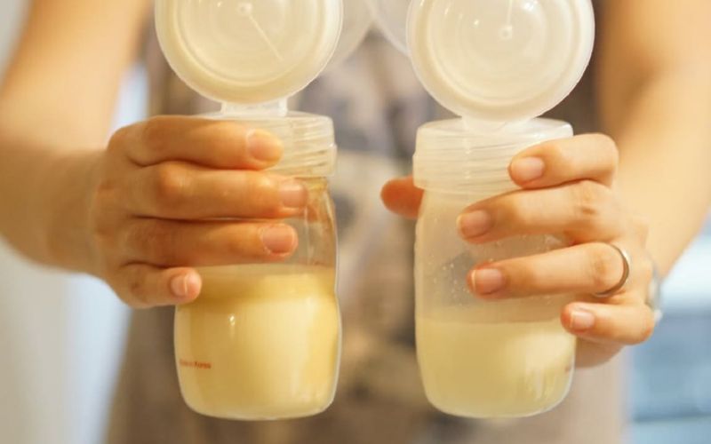 Làm sao để sữa mẹ từ loãng trở nên sánh hơn? - 2