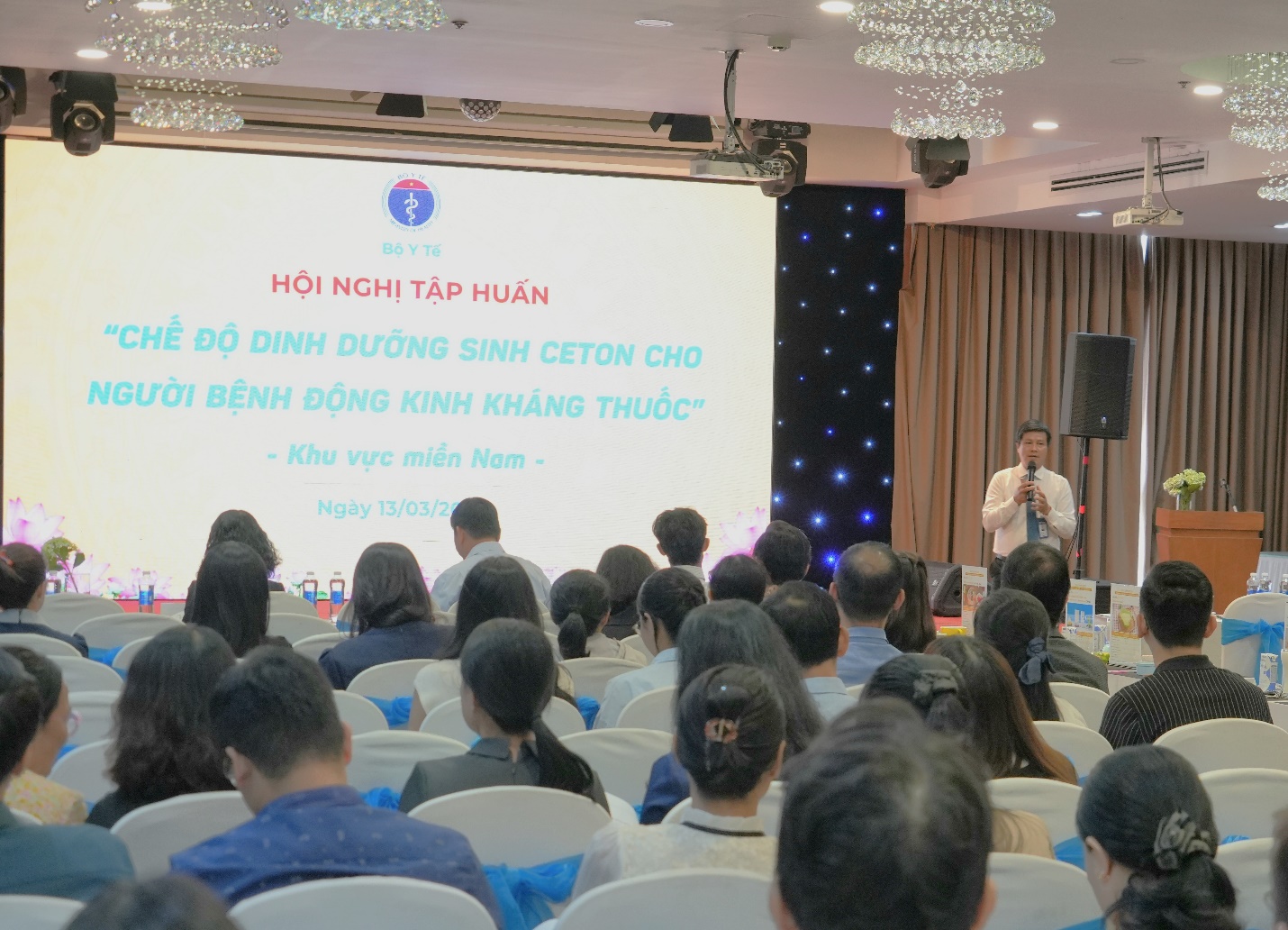 Hội nghị tập huấn có sự tham gia của cán bộ y tế từ khoa Nhi, Thần kinh và Dinh dưỡng.