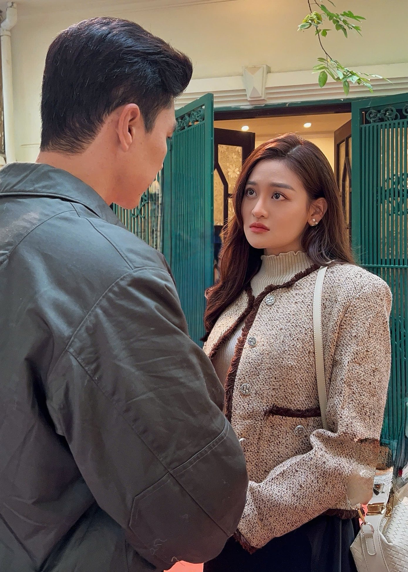 Một số hình ảnh của Thùy Anh trong hậu trường phim Không giới hạn.