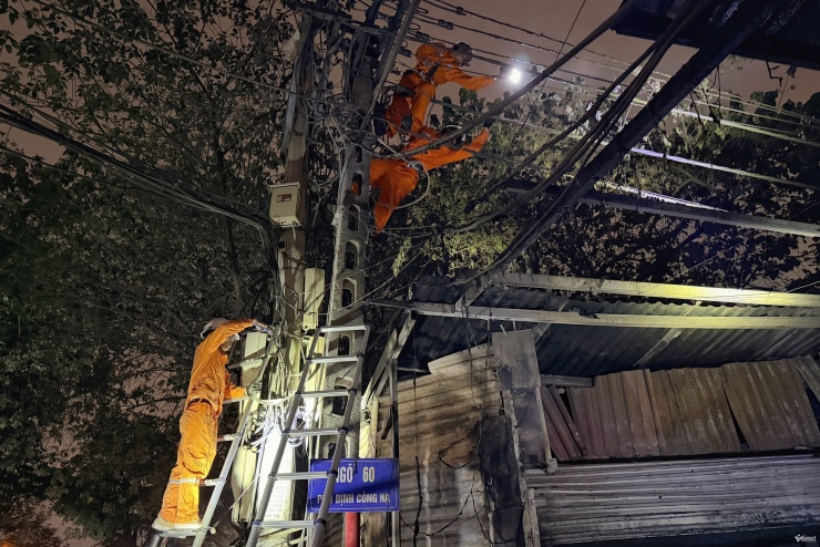 Cháy lớn tại quán 'hát cho nhau nghe' ở Hà Nội - 2