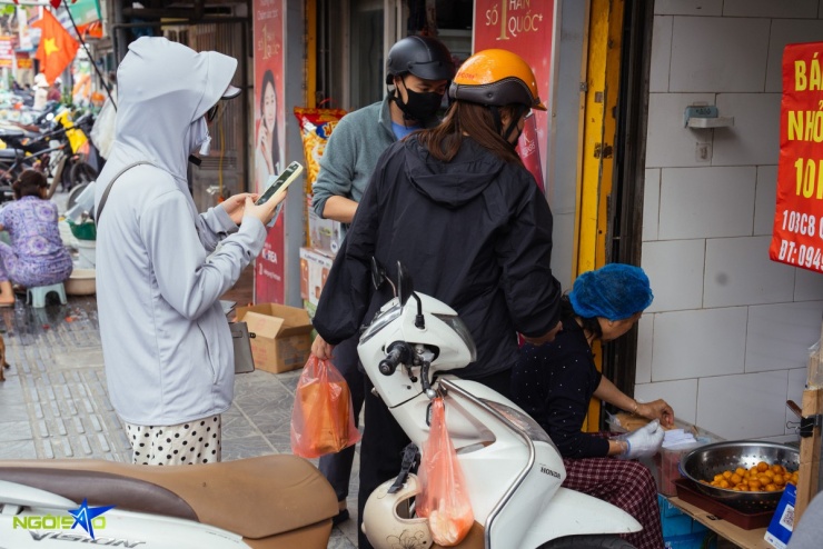 Quán bánh rán tí hon ngày bán 3.000 chiếc ở Hà Nội - 11