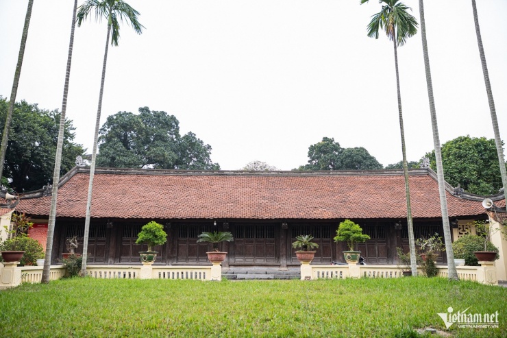 Trải qua hàng trăm năm, ngôi đình vẫn mang nét đẹp cổ kính. Ảnh: Nguyễn Huy