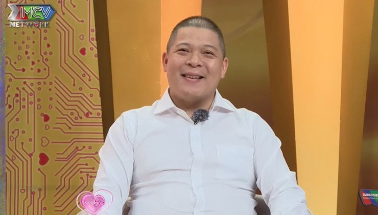 Anh Nam yêu vợ từ cái nhìn đầu tiên. Ảnh cắt từ clip&nbsp;