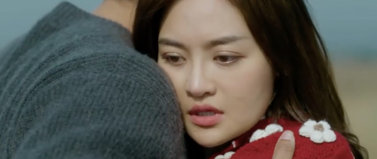 Hà Lê níu kéo Minh Kiên nhưng không thành. Ảnh VTV