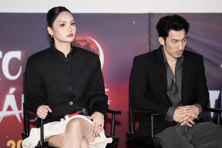 Miu Lê đóng cùng Liên Bỉnh Phát trong phim. 