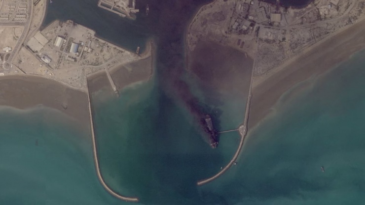 Cảng Bandar Abbas và một tàu bị trúng không kích tại Bandar Abbas, tỉnh Hormozgan, Iran, ngày 2/3. (Ảnh: Planet Labs PBC)