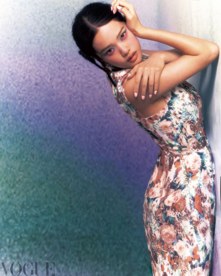 Trương Tư Tiệp chụp hình cho tạp chí Vogue ấn bản Trung Quốc.