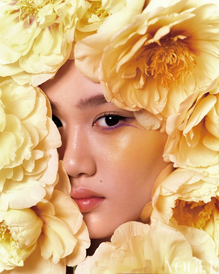 Cô nhiều lần cùng chị catwalk, làm mẫu ảnh.