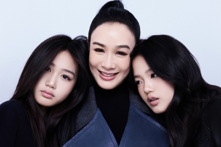 Con gái minh tinh Chung Lệ Đề đắt show làm mẫu - 12