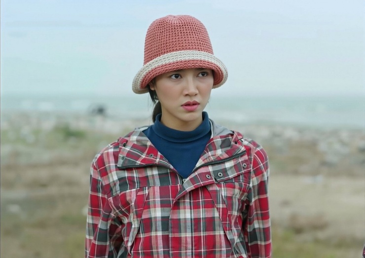 Trong phim "Không giới hạn" đang phát sóng trên VTV1, Anh Đào để lại dấu ấn đặc biệt qua vai Khánh Linh - cô gái làng chài sống thiện lương, khảng khái. 