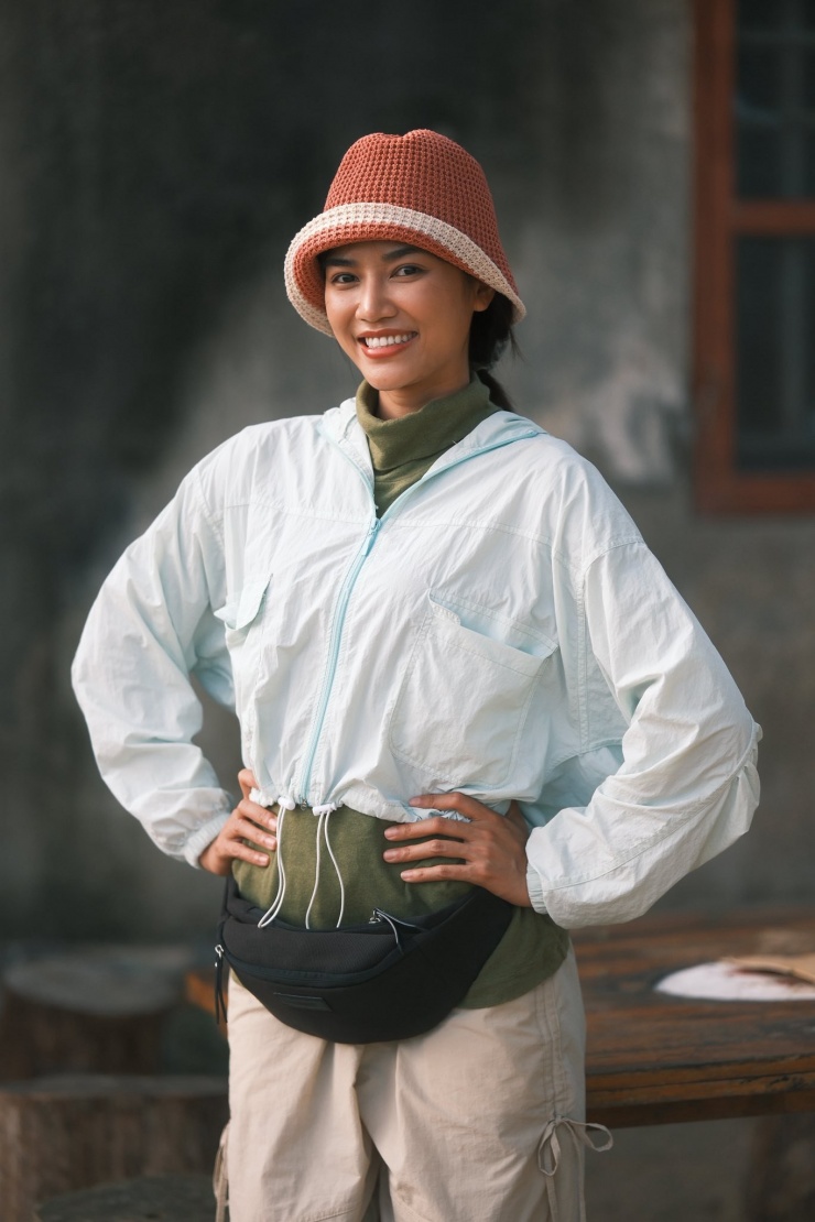 Ngay sau khi kết thúc vai kiểm sát viên trong phim "Lằn ranh", Anh Đào lập tức bắt tay vào nhân vật Khánh Linh và mang tới màu sắc khác hẳn cho vai diễn từ ngoại hình đến tính cách. 