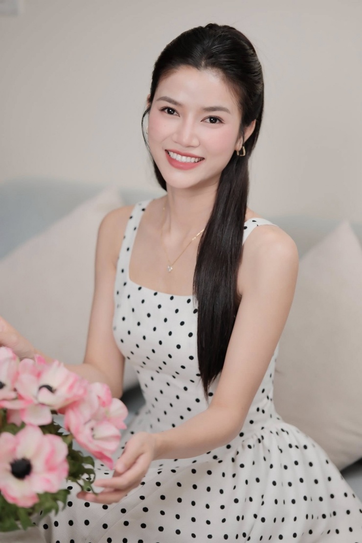 Anh Đào đảm nhiệm vai chính ngay phim đầu tiên trên sóng giờ vàng VTV là "Lối về miền hoa". Từ đó cô chứng minh thực lực diễn xuất đa dạng qua nhiều dạng vai và thể loại phim khác nhau. 